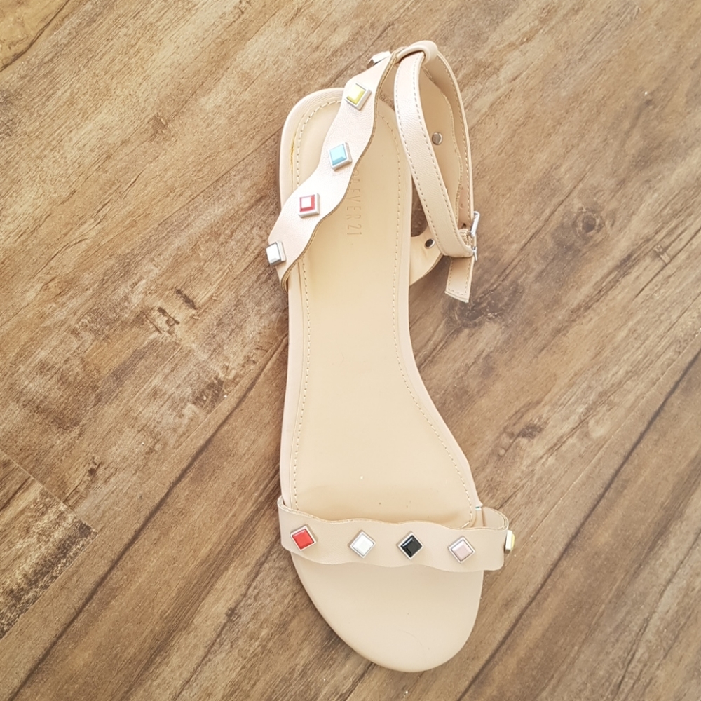 Sandals in excellent condition ! NEW - Picture 2 of 3